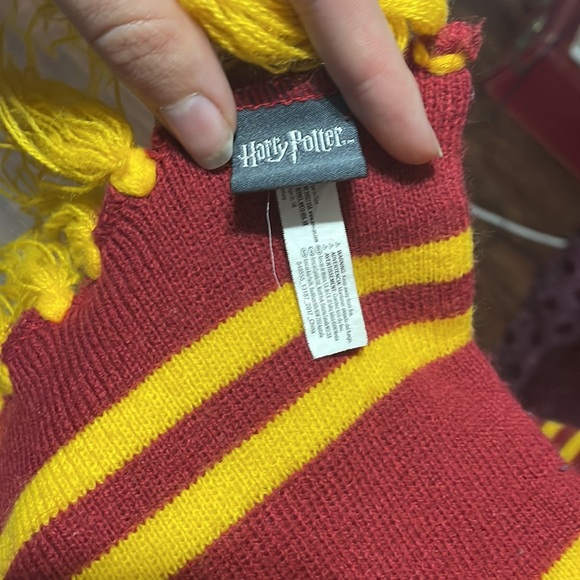 3/$20 Lot of Two Identical Harry Potter Gryffindor Crest Scarves - Picture 5 of 8